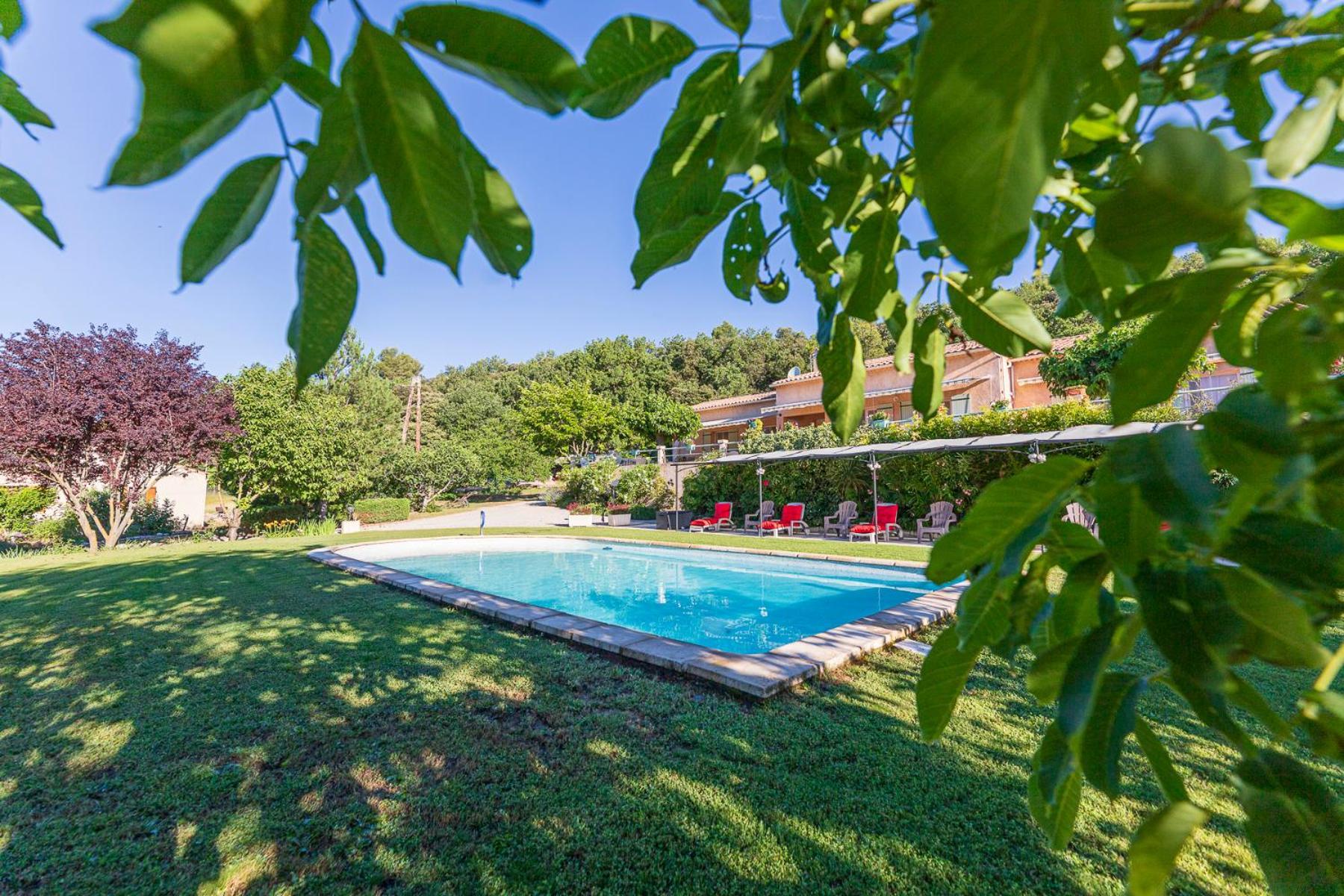 Bed and Breakfast La Bastide Des Roses Saint-Julien-d'Asse Экстерьер фото